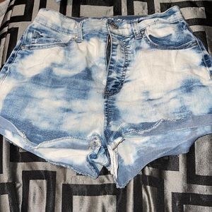 Size 0 in juniors, refuge Jean shorts